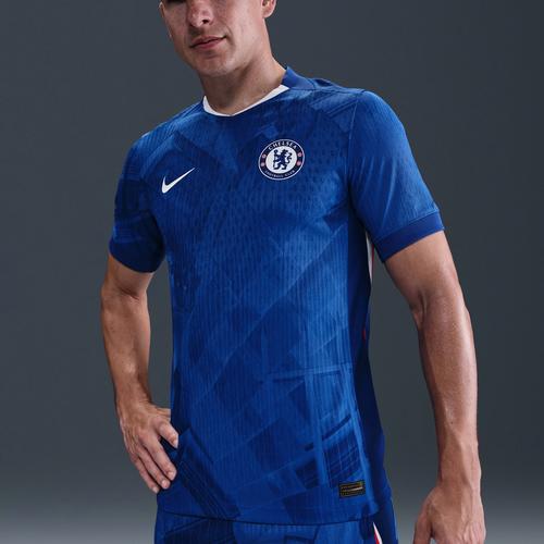 切尔西新赛季主场球衣亮相：蓝色主调与金色徽章惊艳结合