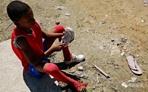 从神童到成人：周了了的足球之路现状揭秘