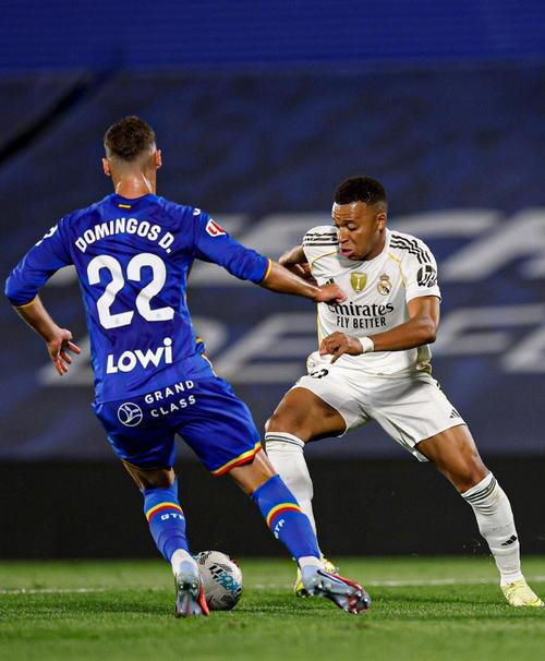 西甲薪资榜：皇马两大巨星并列第一，莱万未进前三