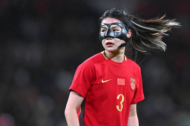 女足半场战况：13次射门进2球，多次错失良机令人惋惜