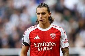 卡拉菲奥里伦敦生活体验：交通拥堵与阿森纳训练揭秘