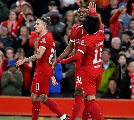 本菲卡与纽卡斯尔联队共同考察圣吉罗斯边卫哈莱利