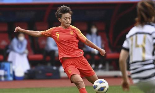 单刀机会！王霜犹豫片刻调整打门，被门将果断没收